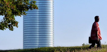 Wiener Donauinsel (Hintergrund: Millennium Tower)
